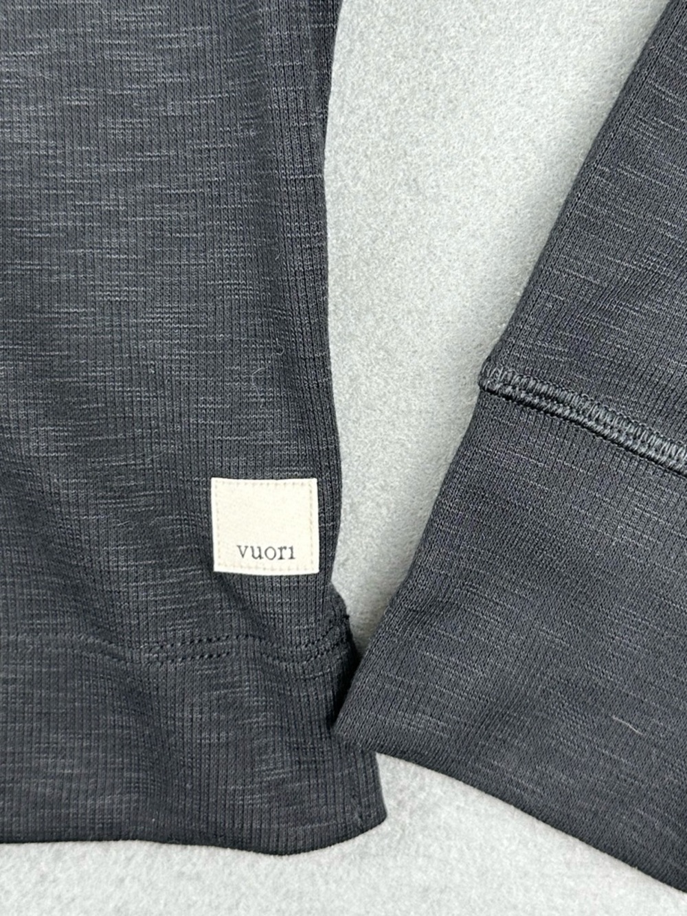 Vuori Black Heather Sunrise Oversized Long Sleeve Henley Size S NWOT - Picture 5 of 9